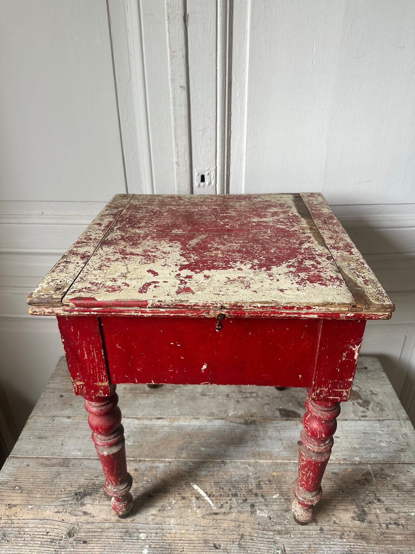 La table rouge