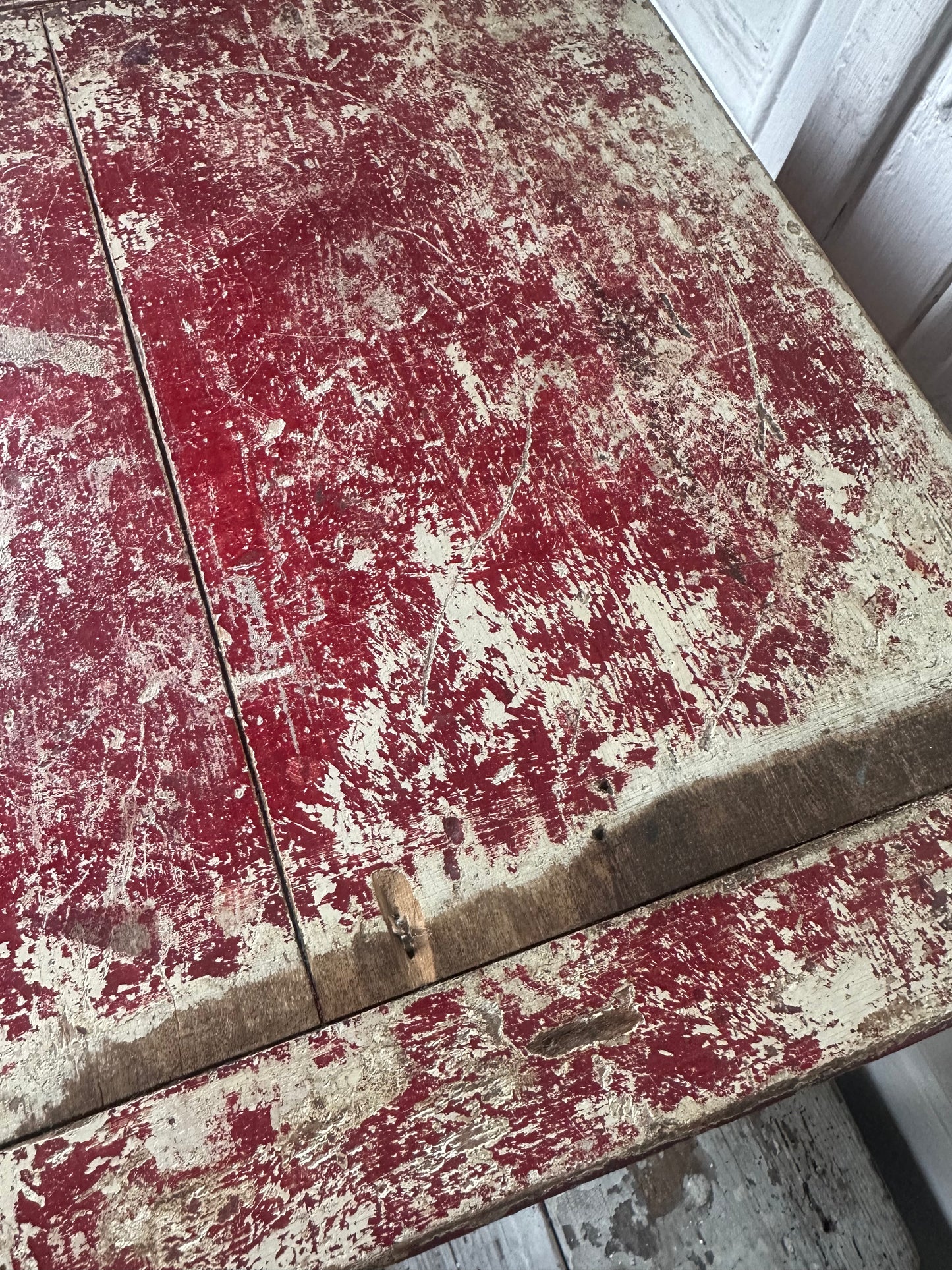 La table rouge