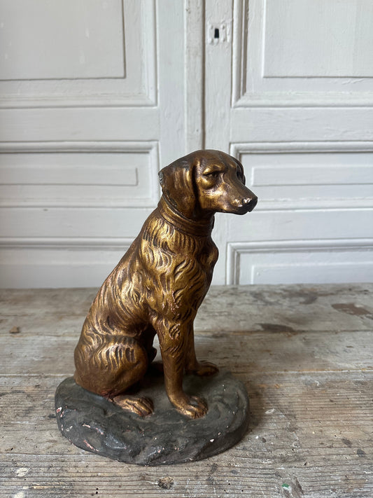 Chien en plâtre
