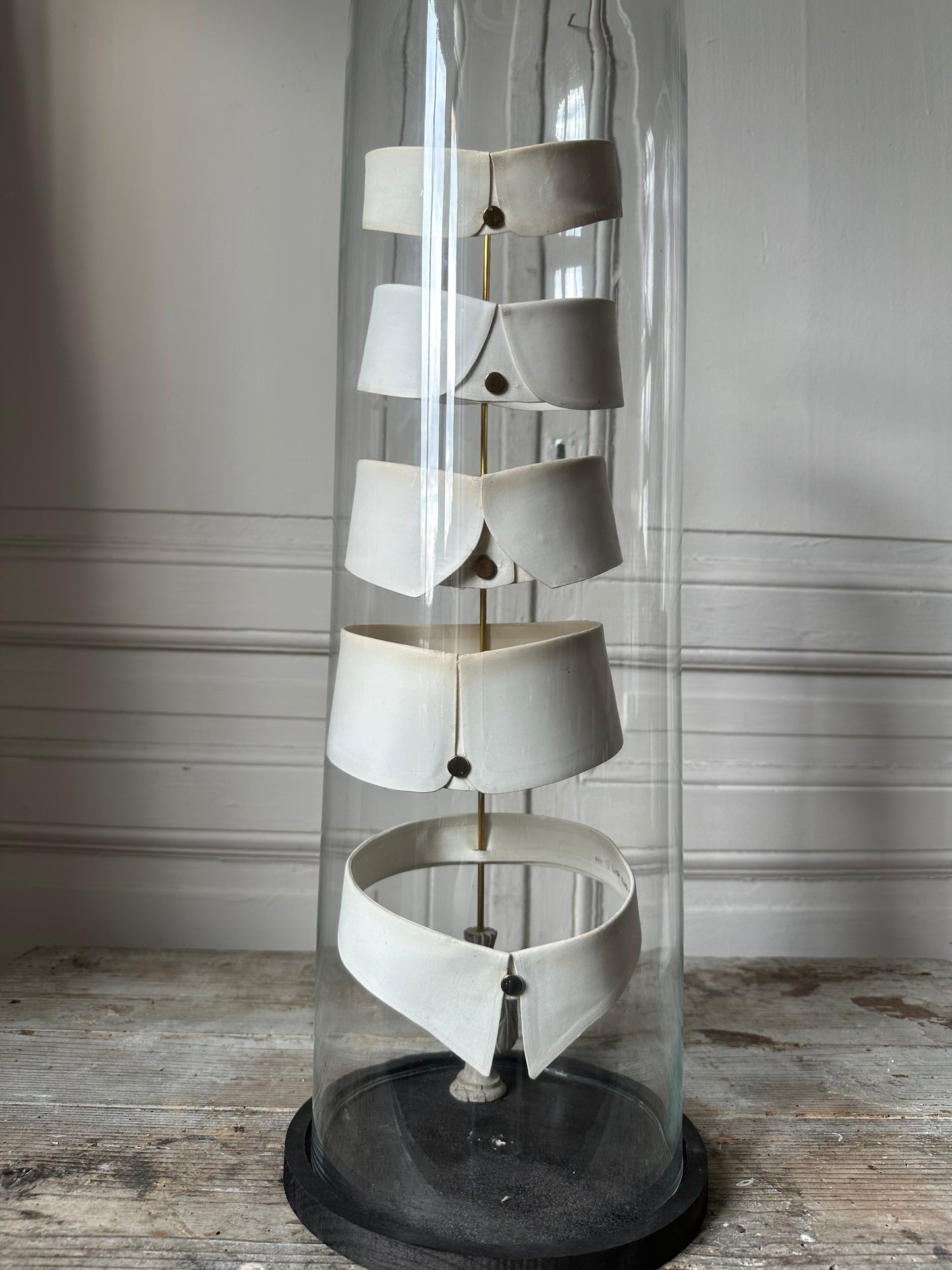 Faux cols sous cloche