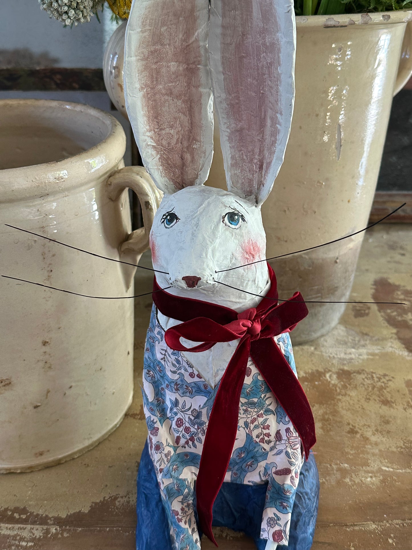 Lapin au noeud de velours