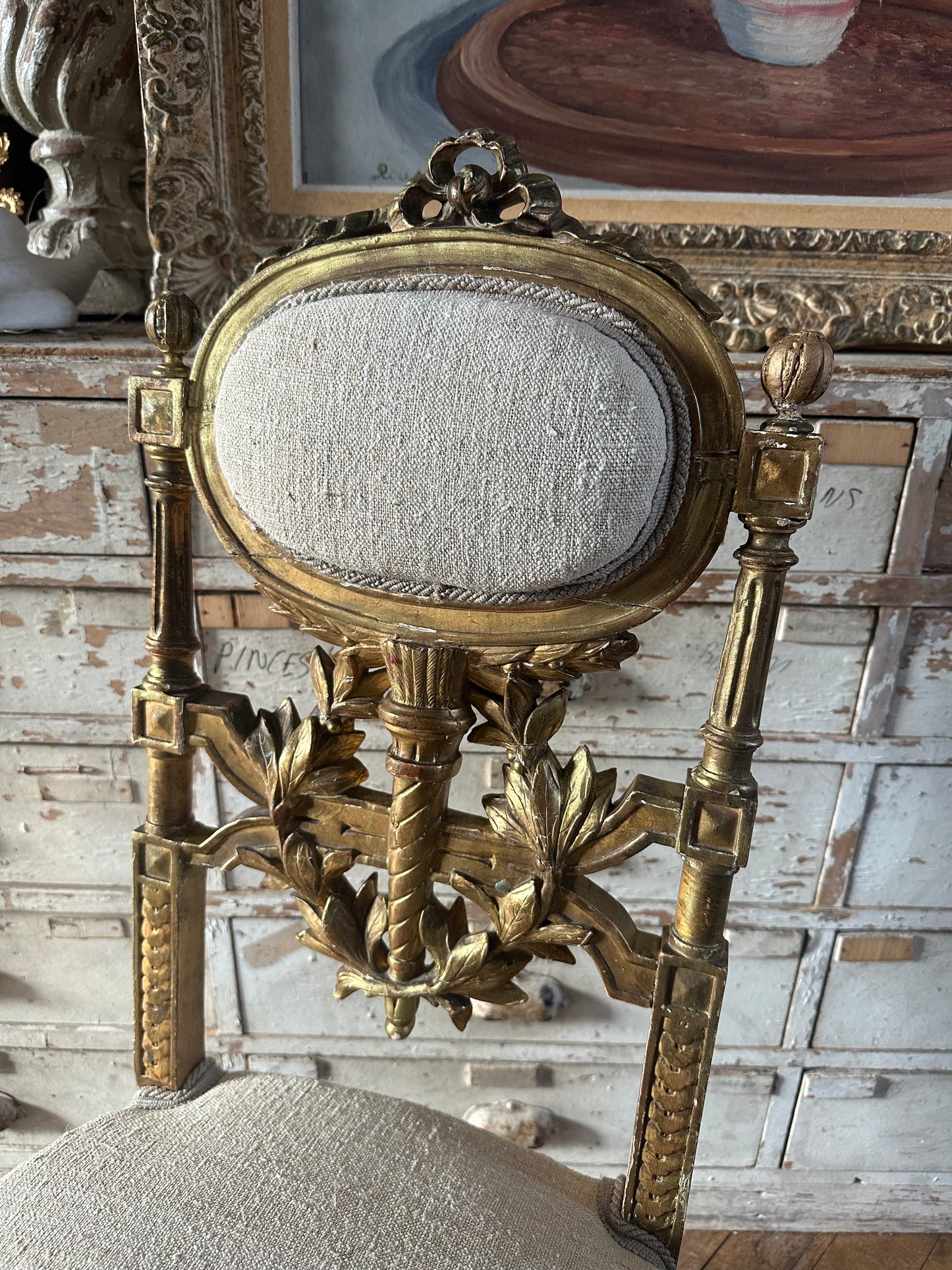 Chaise dorée