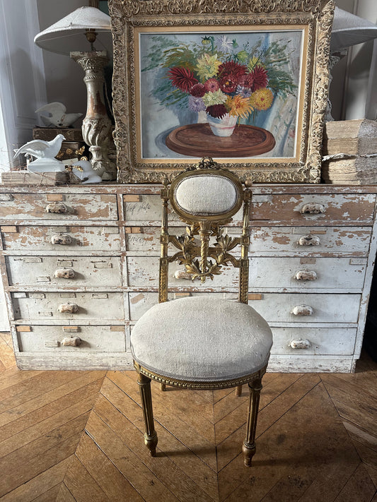 Chaise dorée