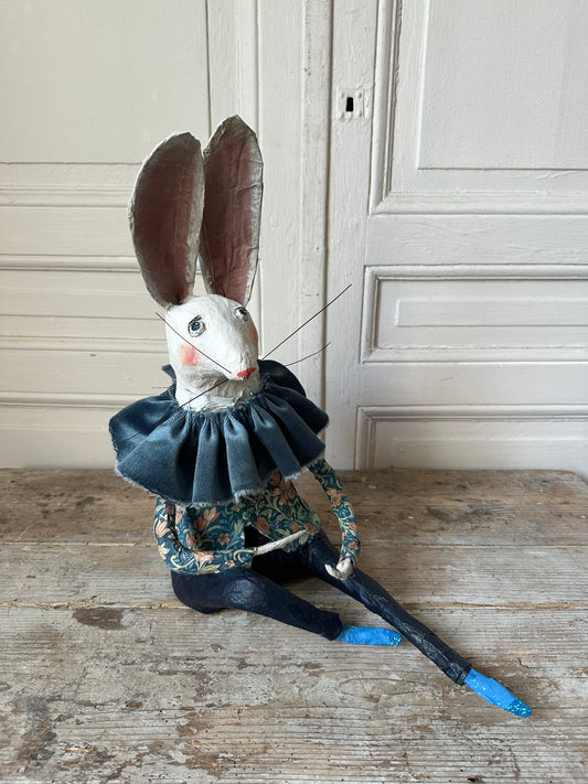 Grand lapin au col de velours
