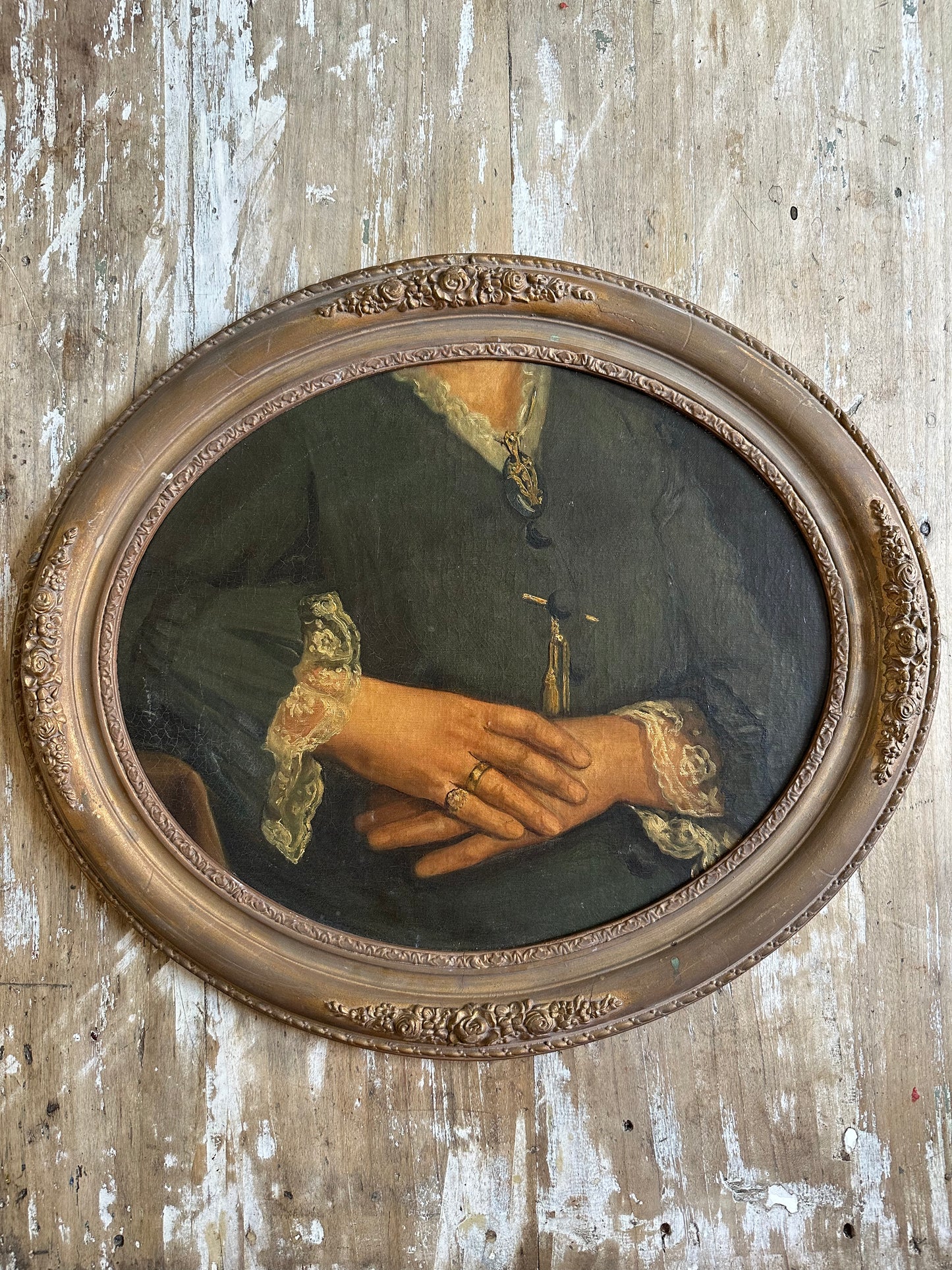 Les mains de l’élégante