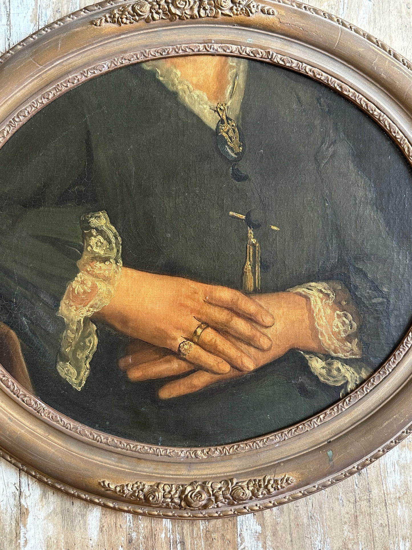 Les mains de l’élégante