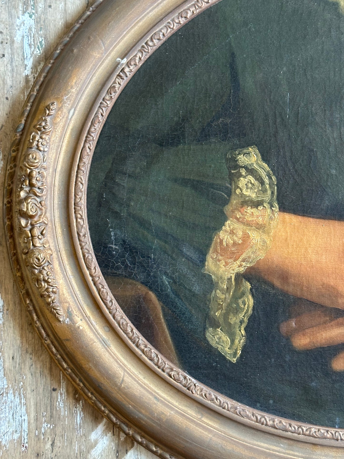Les mains de l’élégante