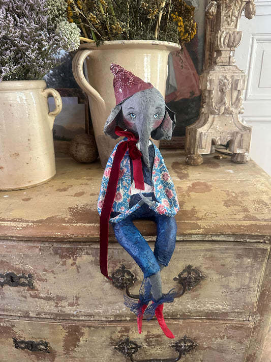 Léon le petit éléphant rêveur