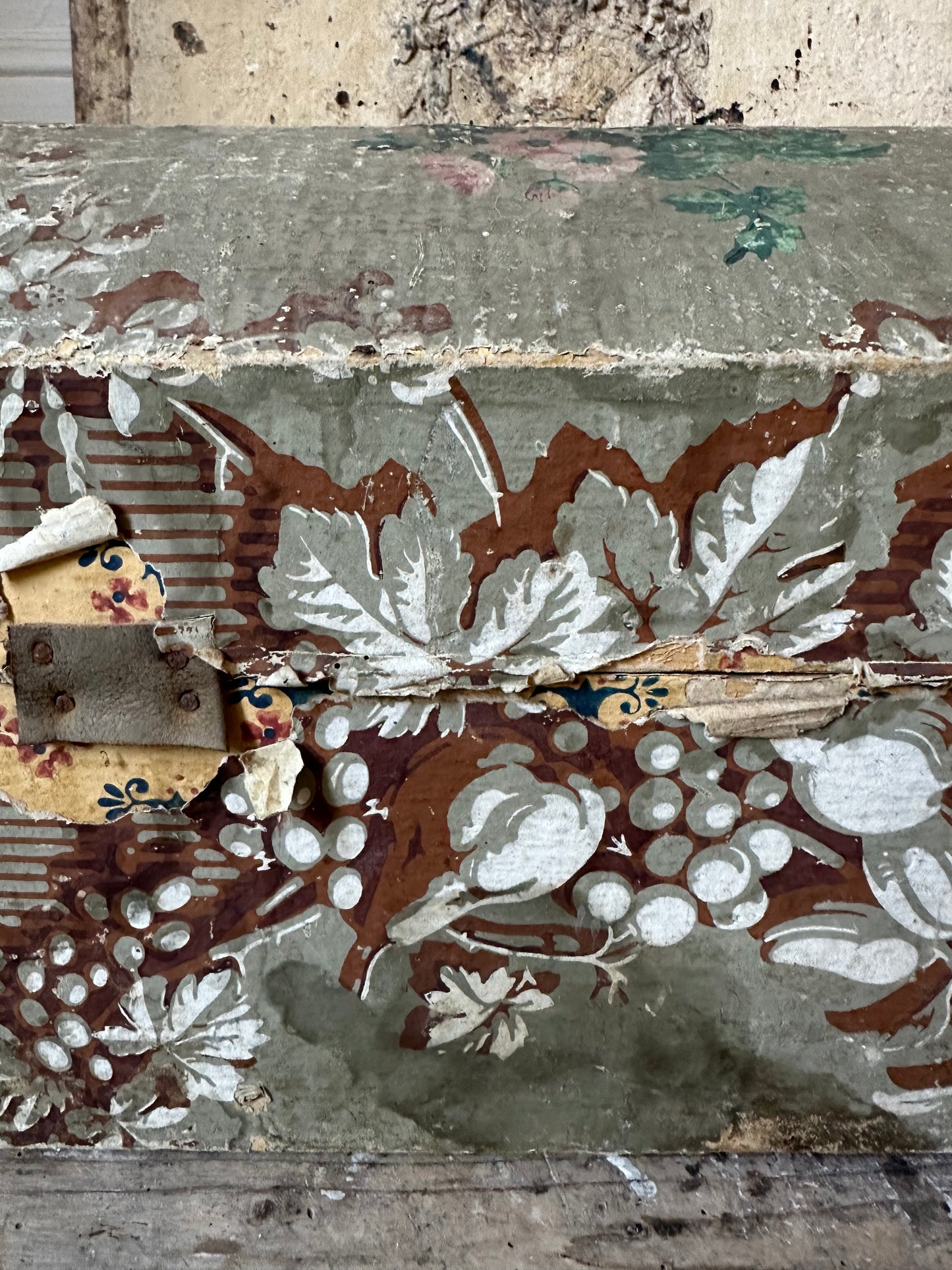Coffre aux feuillages