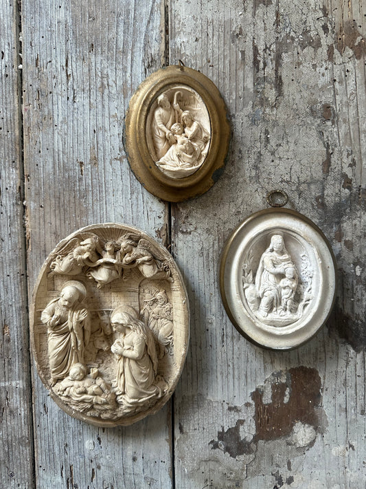 Trois médaillons