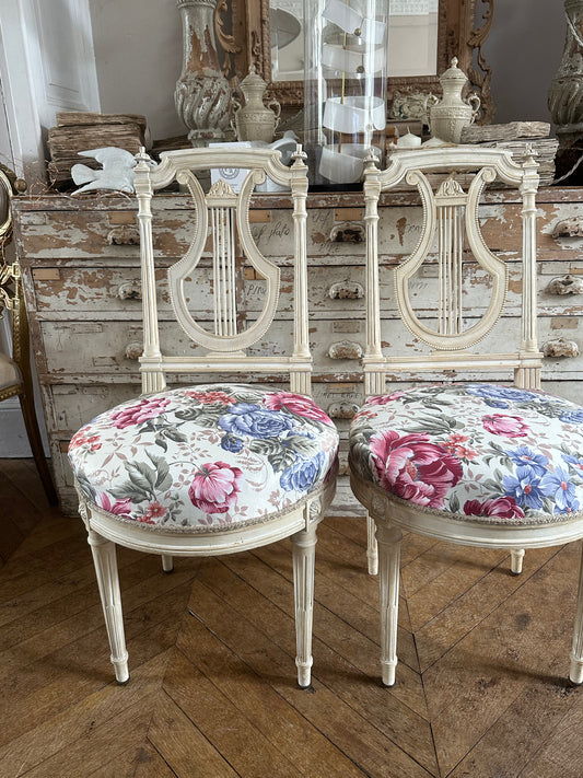 Chaises fleuries