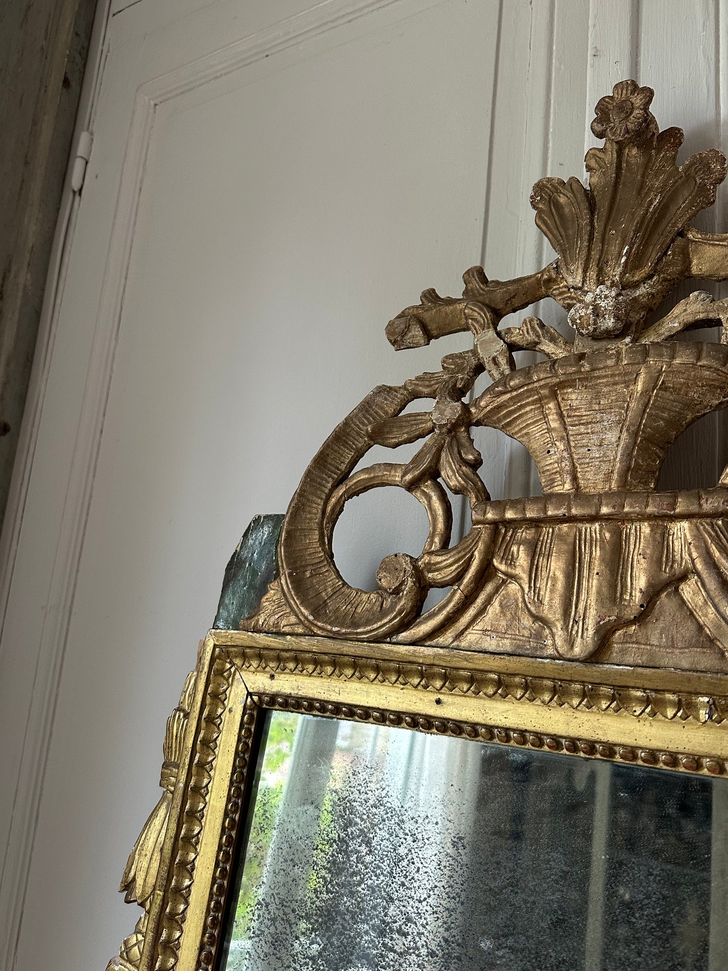 Miroir à fronton