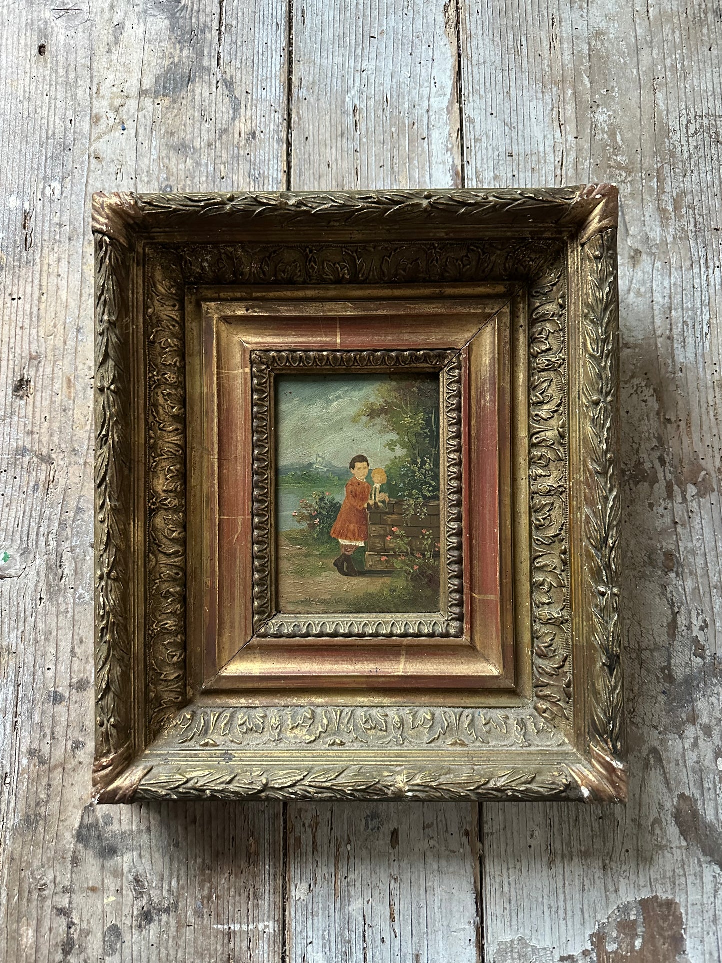 La petite fille et la poupée