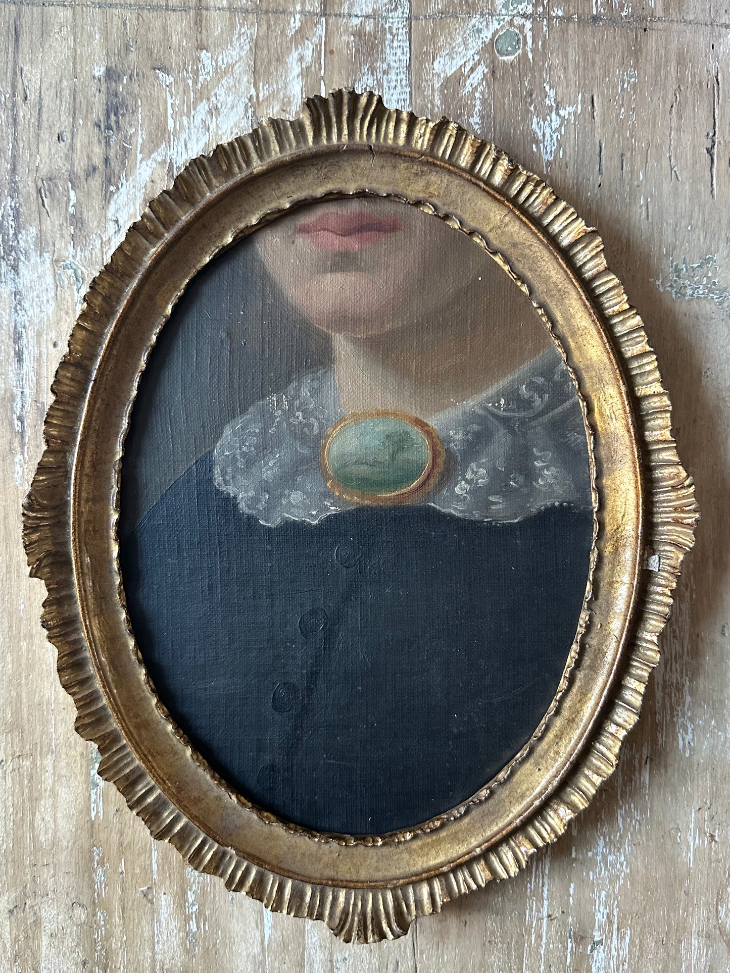 La dame au médaillon